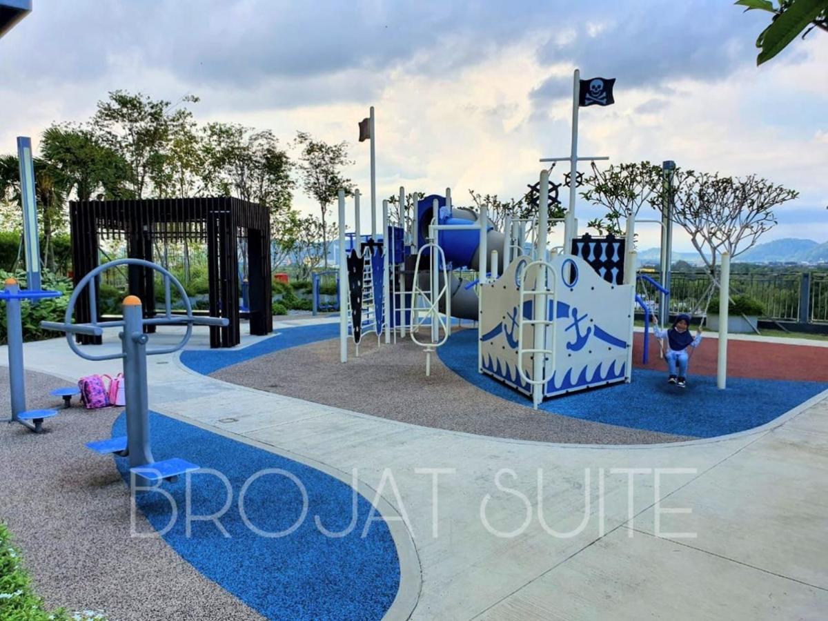 Brojat Suite Family Sea View @ Imperium Residence Kuantan Exterior photo