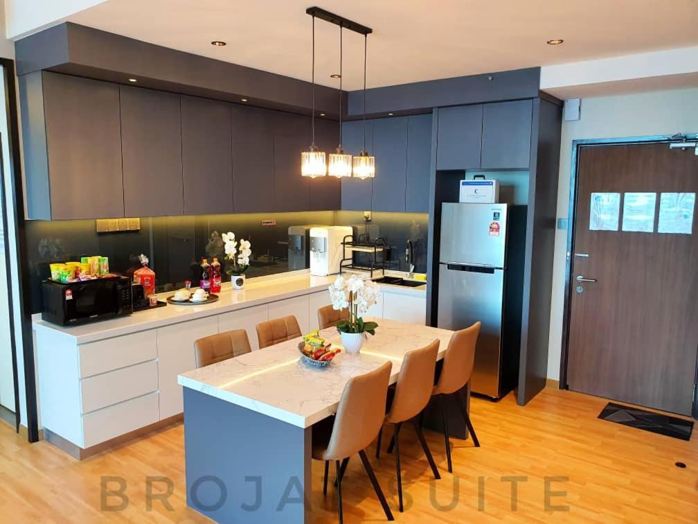 Brojat Suite Family Sea View @ Imperium Residence Kuantan Exterior photo